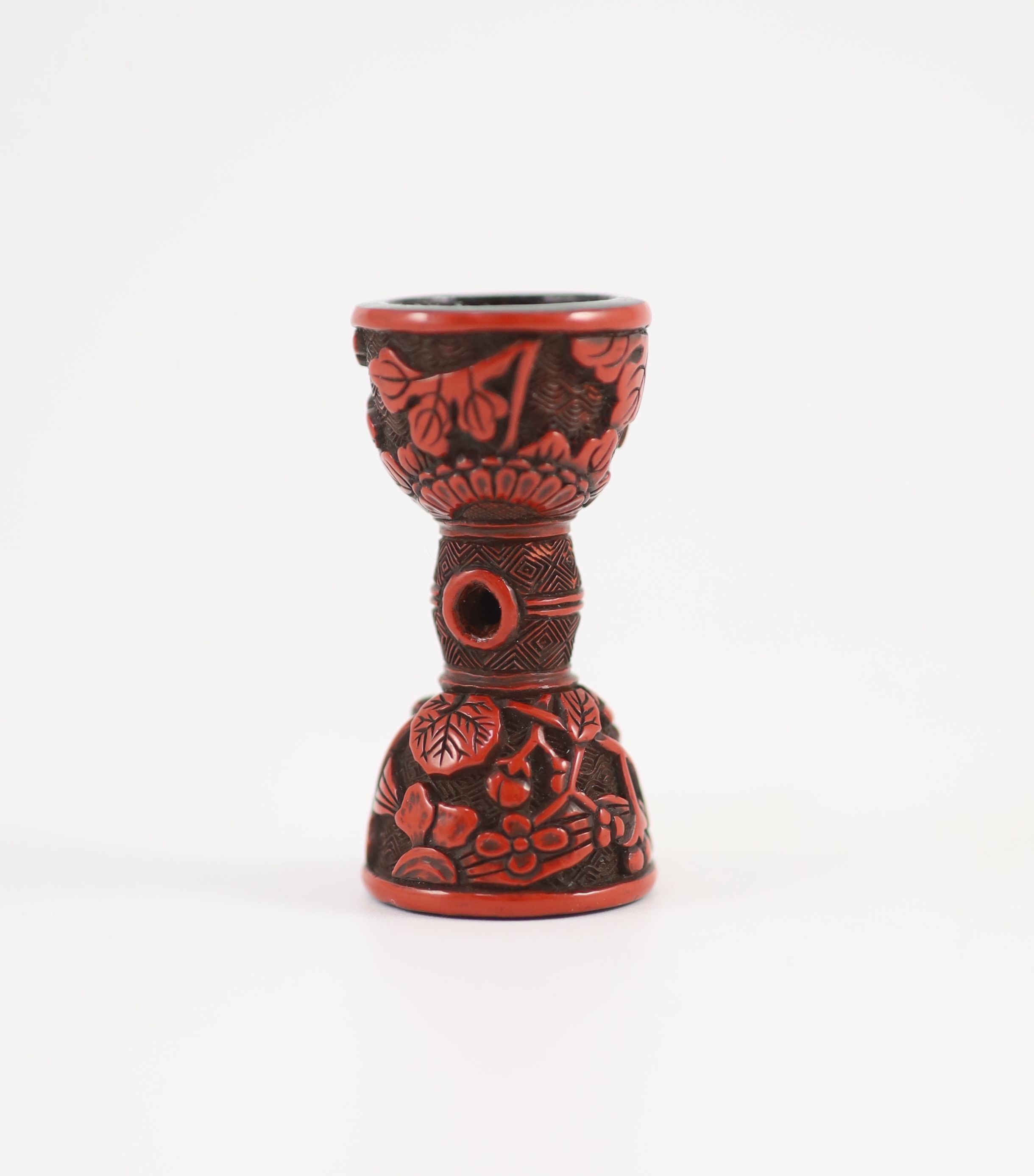 A Japanese red lacquer netsuke in the form of a hand drum (tsuzumi), early 19th century, 4.5 cm